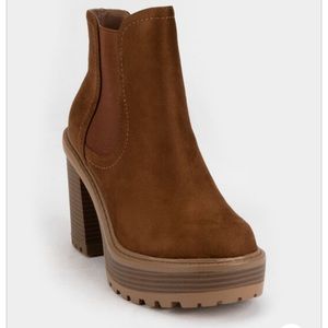 NEW Soda Platform Chestnut Chelsea Boot